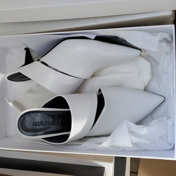 NIB $850 Alumnae sz 38 mules